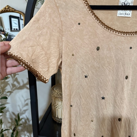 Vocal Tan Embellished Tee Short Sleeve size large - Picture 2 of 8